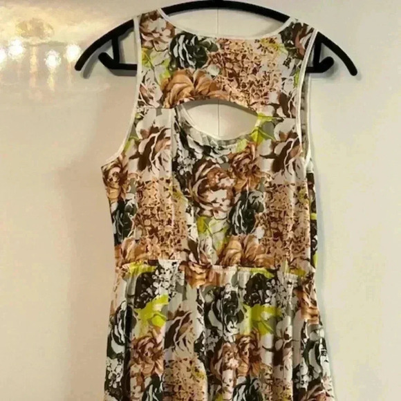 Floral High-Low Dress with Keyhole Cut Outs on Front and Back Size Large - Picture 5 of 6
